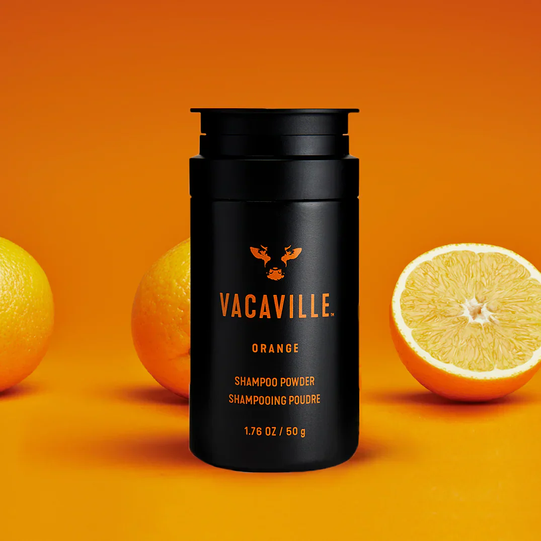 Powder-to-lather shampoo with orange essential oil to refresh